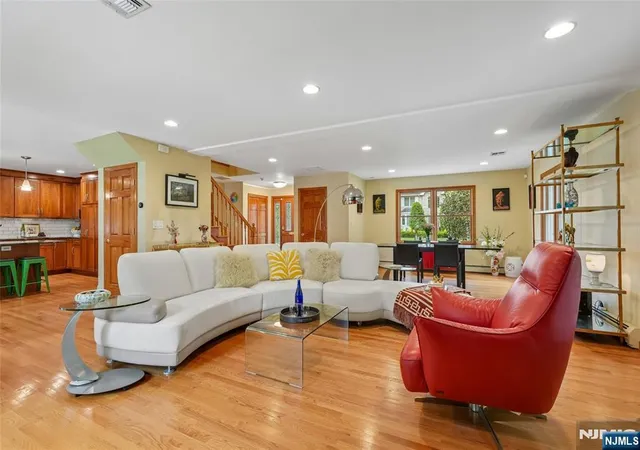 5th image of 720 Maxwell Pl, Ridgewood, NJ 07450 | MLS# 26027903