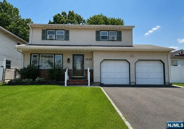 Photo 1 of Single family home for sale at 1565 Ridgeway St, Union, NJ 07083 | MLS# 26027912 | Listing updated on 2026-08-03