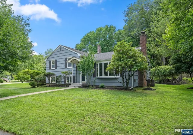 Photo 3 of Sale Pending at 14 Greenway Ct, Closter, NJ 07624 | MLS# 26027926 | Listing updated on 2026-08-07