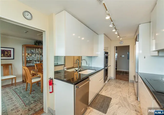 Photo 3 of Sale Pending at 2 Claridge Dr #8HW, Verona, NJ 07044 | MLS# 26027954 | Listing updated on 2026-08-28
