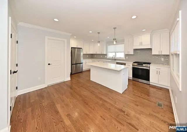 Photo 4 of Single family home for sale at 39-37 Sycamore Dr, Fair Lawn, NJ 07410 | MLS# 26027963 | Listing updated on 2026-10-13