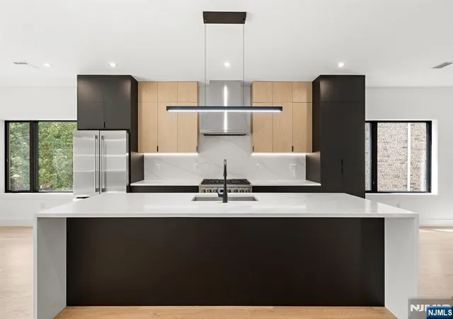 3rd image of 264 Grant Ave, Cliffside Park, NJ 07010 | MLS# 26027972