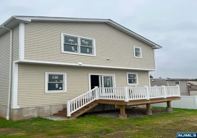 Photo 2 of Single family home for sale at 184 Philip Ave, Elmwood Park, NJ 07407 | MLS# 26028023 | Listing updated on 2026-07-31
