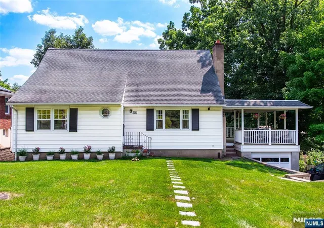 2nd image of 186 Macdonald Dr, Wayne, NJ 07470 | MLS# 26028052