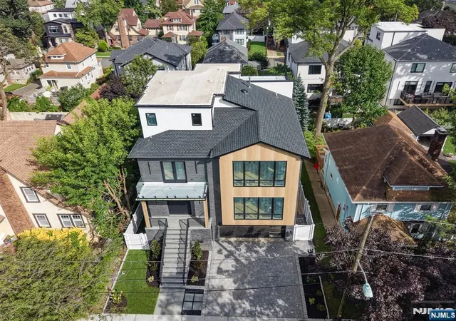 Photo 3 of Single family home for sale at 10 Williams Ter, Cliffside Park, NJ 07010 | MLS# 26028109 | Listing updated on 2026-08-06