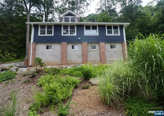 Photo 3 of Single family home for sale at 20 Mt Crest Rd, Jefferson Township, NJ 07438 | MLS# 26028112 | Listing updated on 2026-09-16
