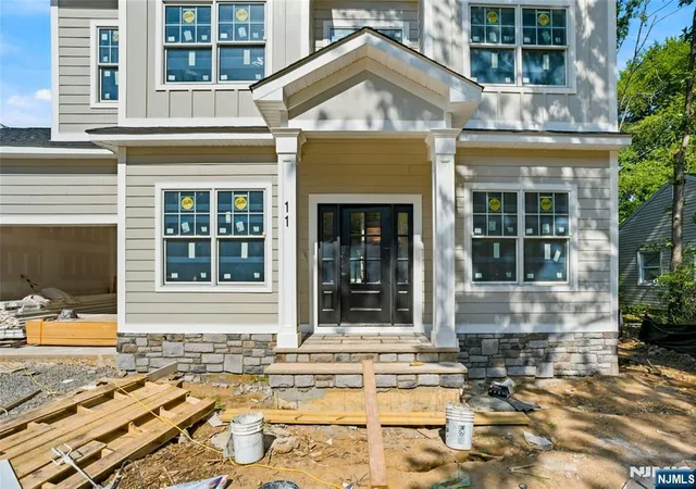 Photo 2 of Single family home for sale at 11 Maplewood Dr, Livingston, NJ 07039 | MLS# 26028152 | Listing updated on 2026-08-10