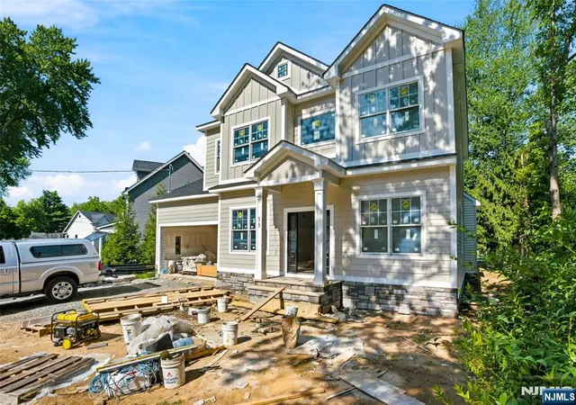 Photo 3 of Single family home for sale at 11 Maplewood Dr, Livingston, NJ 07039 | MLS# 26028152 | Listing updated on 2026-08-10