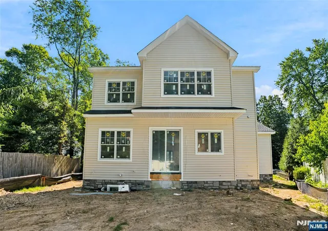 Photo 3 of Single family home for sale at 11 Maplewood Dr, Livingston, NJ 07039 | MLS# 26028152 | Listing updated on 2026-08-10