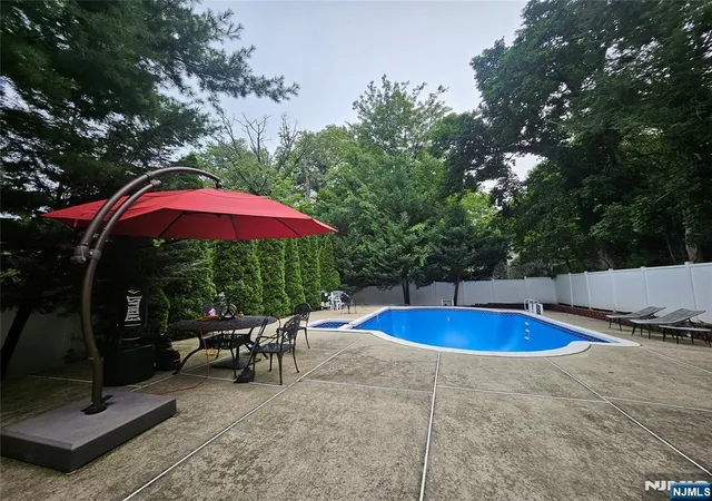 Photo 3 of Single family home for sale at 197 Harrison St, Leonia, NJ 07605 | MLS# 26028163 | Listing updated on 2026-08-19