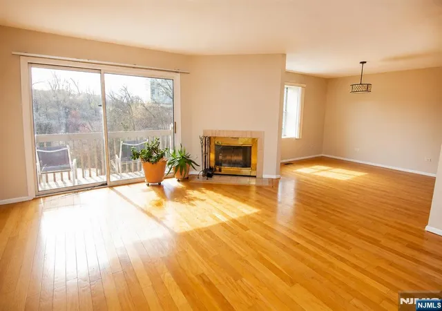 Photo 3 of Townhouse for sale at 507 Windsor Dr #107, Palisades Park, NJ 07650 | MLS# 26028167 | Listing updated on 2026-09-12