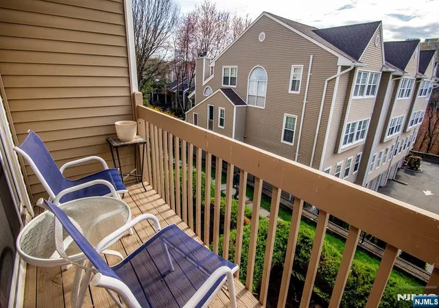Photo 4 of Townhouse for sale at 507 Windsor Dr #107, Palisades Park, NJ 07650 | MLS# 26028167 | Listing updated on 2026-09-12