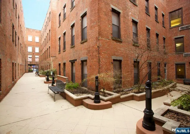 2nd image of 167 Wayne St, Jersey City, NJ 07302