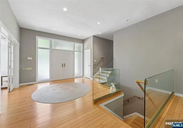 2nd image of 192 Stonehurst Dr, Tenafly, NJ 07670 | MLS# 26028194