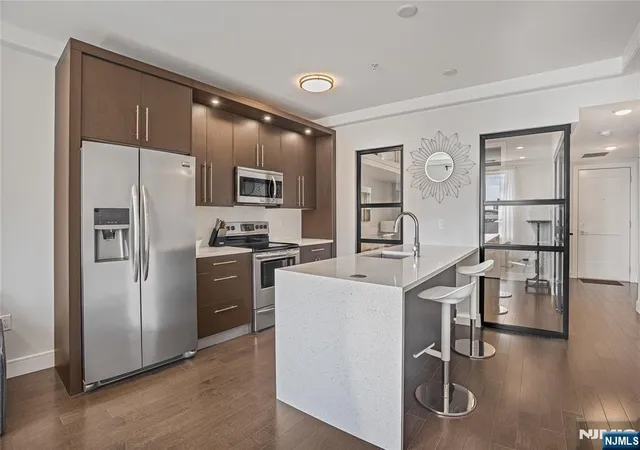 Listing Photo 5 - Condo for sale in building located at 6401 Park Ave, West New York, NJ 07093 - Unit #401
