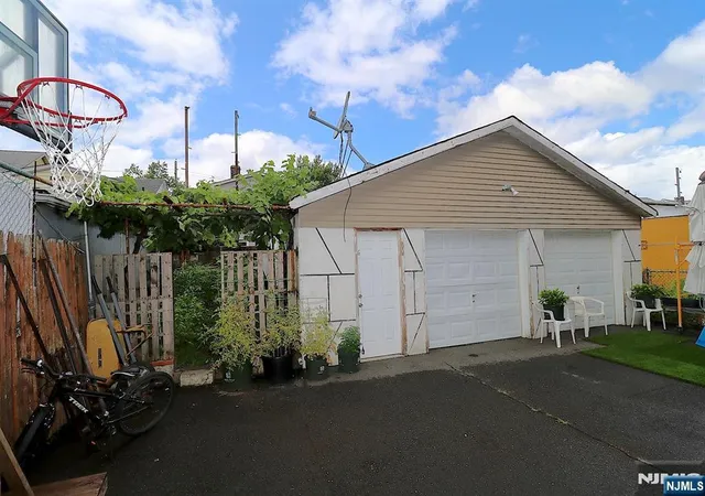 Photo 4 of Multi family home for sale at 476 13Th St, Newark, NJ 07107 | MLS# 26028202 | Listing updated on 2026-09-03