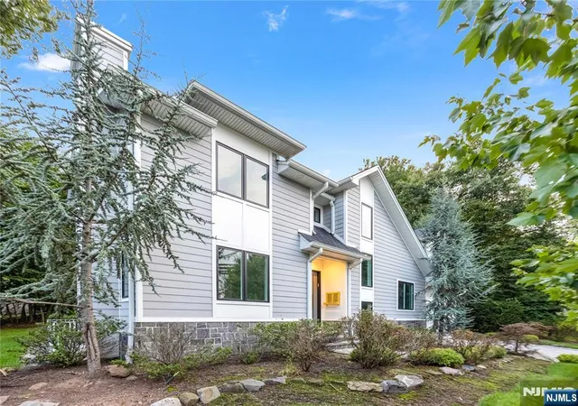 Photo 2 of Single family home for sale at 55 Cedar St, Cresskill, NJ 07626 | MLS# 26028219 | Listing updated on 2026-08-17