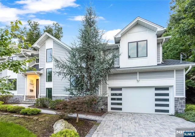 Photo 3 of Single family home for sale at 55 Cedar St, Cresskill, NJ 07626 | MLS# 26028219 | Listing updated on 2026-08-17