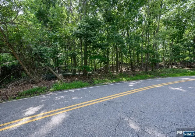 2nd image of 782 Brooklyn Mountain Rd, Hopatcong, NJ 07843 | MLS# 26028261