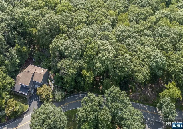 3rd image of 782 Brooklyn Mountain Rd, Hopatcong, NJ 07843 | MLS# 26028261