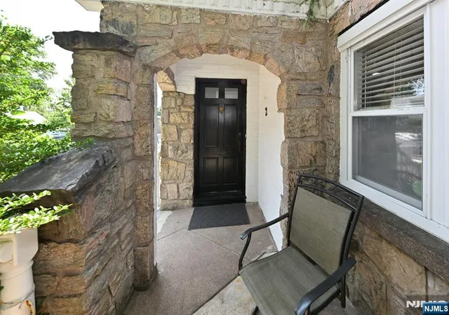 2nd image of 2 Youngs Pl, Saddle Brook, NJ 07663 | MLS# 26028265
