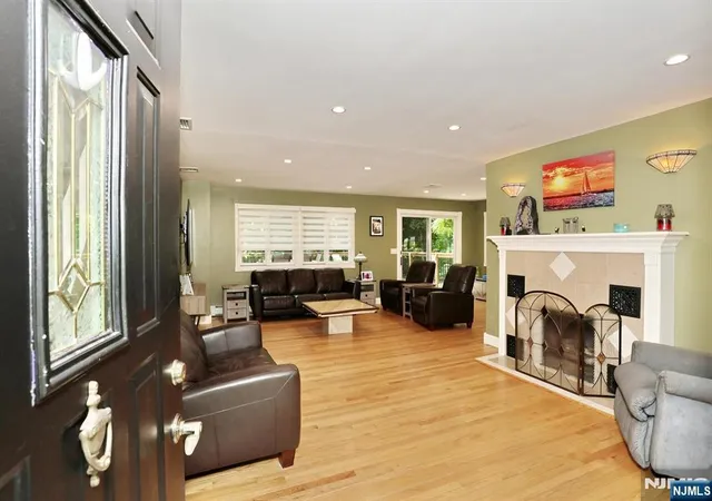Photo 3 of Sale Pending at 20 Linnea Pl, Ringwood, NJ 07456 | MLS# 26028266 | Listing updated on 2026-08-22