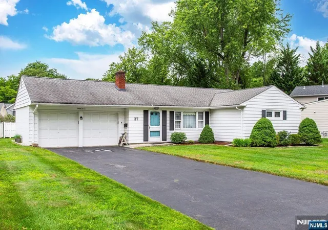 Photo 2 of Sale Pending at 37 Susan Ave, Midland Park, NJ 07432 | MLS# 26028281 | Listing updated on 2026-08-19