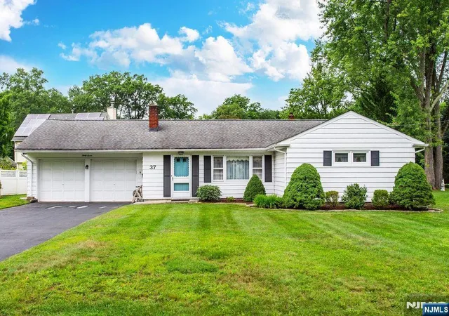 Photo 3 of Sale Pending at 37 Susan Ave, Midland Park, NJ 07432 | MLS# 26028281 | Listing updated on 2026-08-19