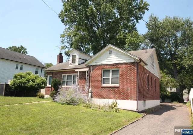 Photo 3 of Sale Pending at 142 Orange St, Englewood, NJ 07631 | MLS# 26028285 | Listing updated on 2026-08-27