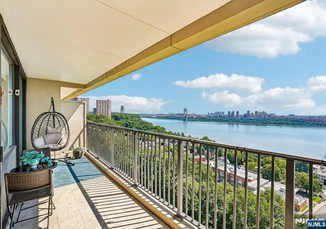 Photo 3 of House for sale at 3 Horizon Rd #1015, Fort Lee, NJ 07024 | MLS# 26028341 | Listing updated on 2026-08-24