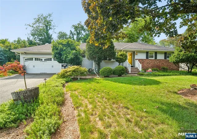 Photo 3 of Sale Pending at 425 Beech Ave, Paramus, NJ 07652 | MLS# 26028350 | Listing updated on 2026-08-24