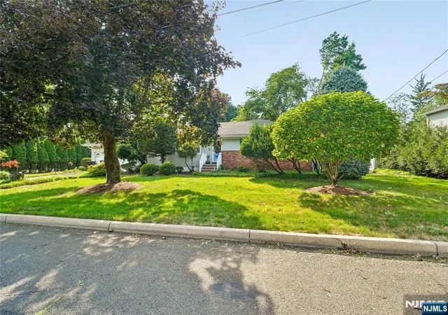 33rd image of 425 Beech Ave, Paramus, NJ 07652 | MLS# 26028350