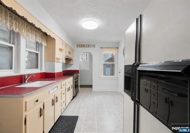 Photo 4 of Single family home for sale at 371 Park Ave, Fairview, NJ 07022 | MLS# 26028356 | Listing updated on 2026-09-15