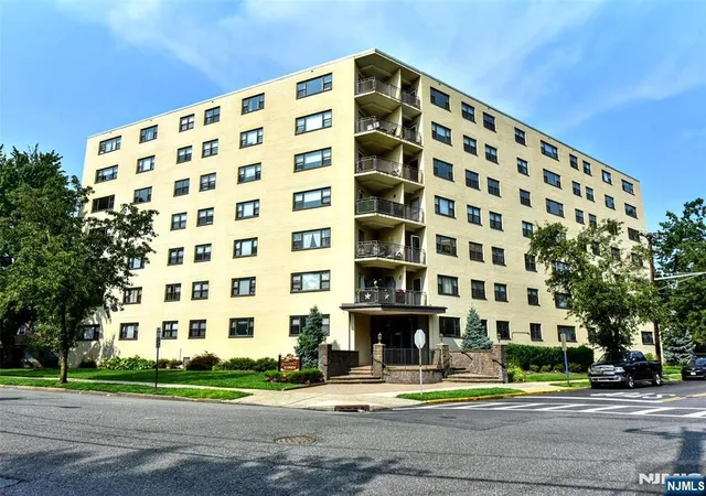 2nd image of 25 Grand Ave, Hackensack, NJ 07601
