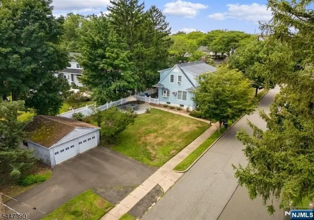 Photo 3 of Single family home for sale at 35 Lowell St, Westwood, NJ 07675 | MLS# 26028373 | Listing updated on 2026-09-17