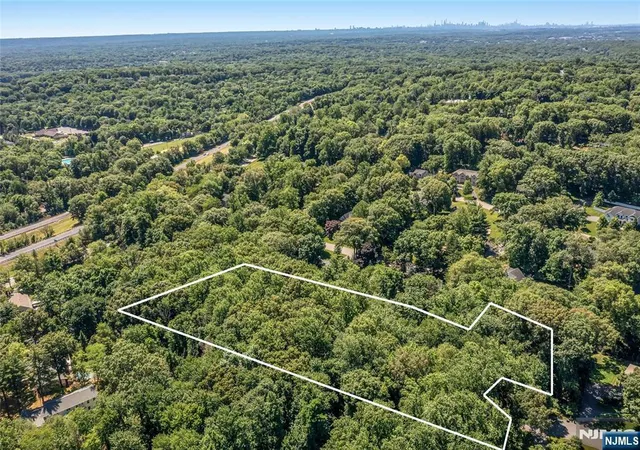 Photo 3 of Single family home for sale at 10 Deerfield Dr, Woodcliff Lake, NJ 07677 | MLS# 26028377 | Listing updated on 2026-09-16