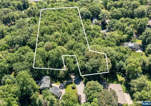 Photo 4 of Single family home for sale at 10 Deerfield Dr, Woodcliff Lake, NJ 07677 | MLS# 26028377 | Listing updated on 2026-09-16