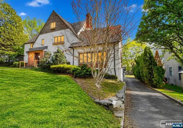 1st image of 112 Oxford Pl, Glen Rock, NJ 07452 | MLS# 26028384