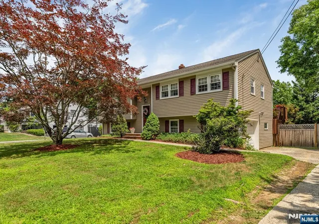 Photo 3 of Sale Pending at 328 Ruckman Rd, Hillsdale, NJ 07642 | MLS# 26028395 | Listing updated on 2026-08-17