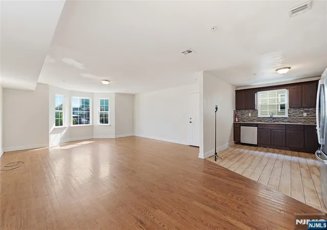 Listing Photo 4 - Condo for sale in building located at 17 Stanton St, Newark, NJ 07114