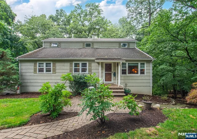 Photo 1 of Sale Pending at 16 Pennsylvania Ave, Montvale, NJ 07645 | MLS# 26028423 | Listing updated on 2026-09-18