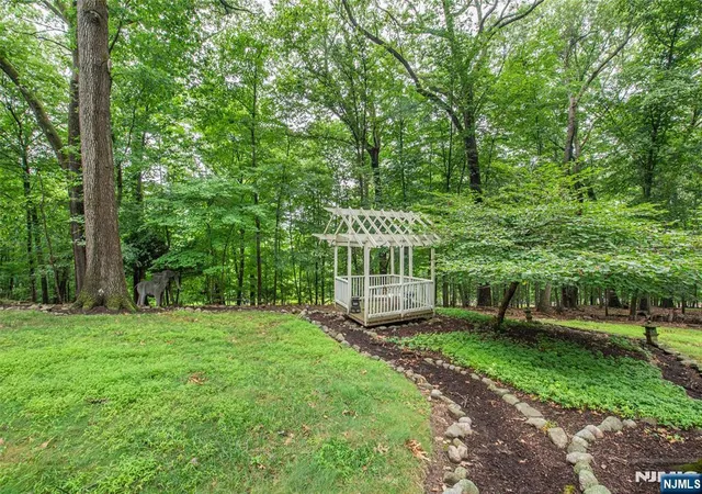 Photo 4 of Sale Pending at 16 Pennsylvania Ave, Montvale, NJ 07645 | MLS# 26028423 | Listing updated on 2026-09-18