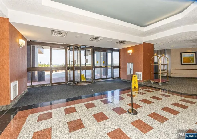 Listing Photo 4 - Condo for sale in building located at 418 Harmon Cvs Tower, Secaucus, NJ 07094