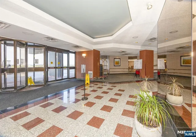 Listing Photo 5 - Condo for sale in building located at 418 Harmon Cvs Tower, Secaucus, NJ 07094