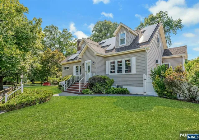 Photo 4 of Sale Pending at 1 Hewitt Ave, Belleville, NJ 07109 | MLS# 26028465 | Listing updated on 2026-08-09