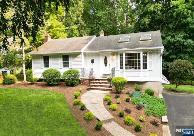 1st image of 756 Sunset Ter, Franklin Lakes, NJ 07417 | MLS# 26028500