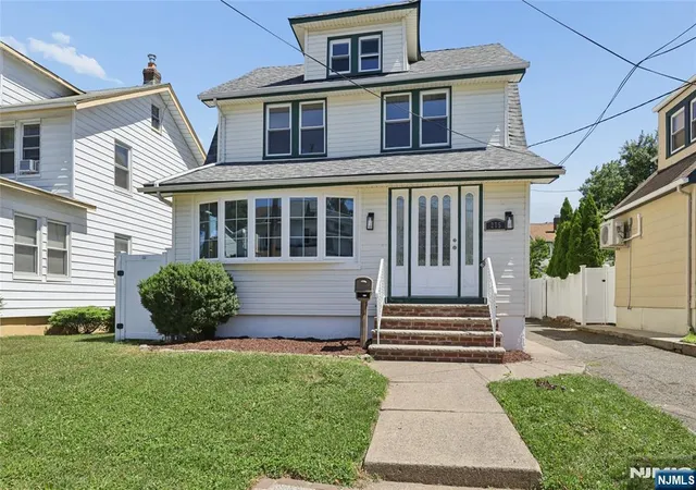 Photo 3 of Sale Pending at 275 Farrant Ter, Teaneck, NJ 07666 | MLS# 26028507 | Listing updated on 2026-08-30