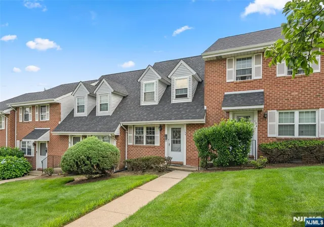 Photo 1 of Townhouse for sale at 122 Parkview Dr #7, Teaneck, NJ 07666 | MLS# 26028511 | Listing updated on 2026-09-04