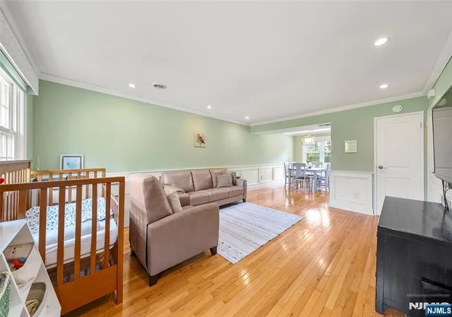 Photo 3 of Townhouse for sale at 122 Parkview Dr #7, Teaneck, NJ 07666 | MLS# 26028511 | Listing updated on 2026-09-04