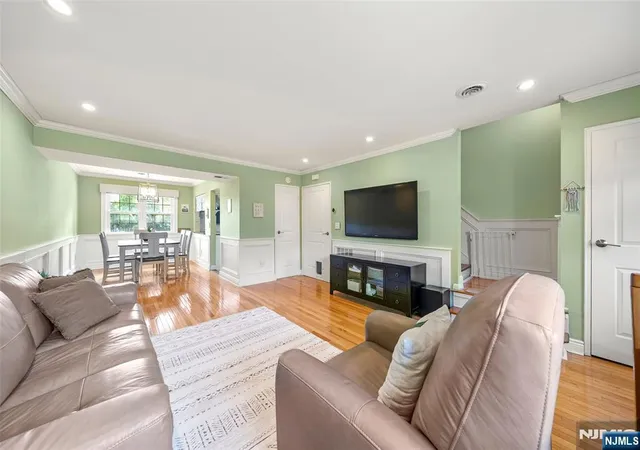 Photo 3 of Townhouse for sale at 122 Parkview Dr #7, Teaneck, NJ 07666 | MLS# 26028511 | Listing updated on 2026-09-04